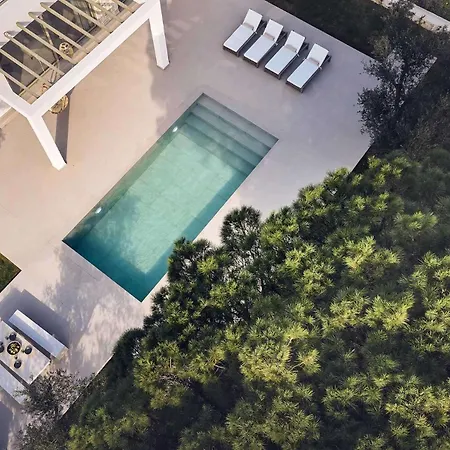 Aura Villa *